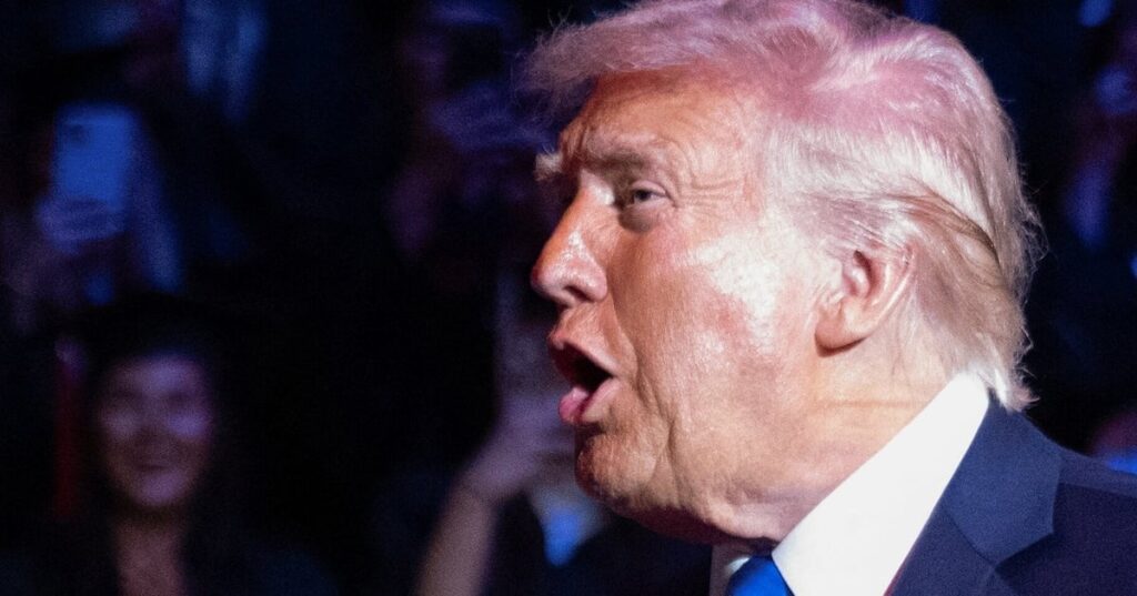 Trump riss einen "beschämenden" Plan für eine massive militärische Geburtstagsparade über