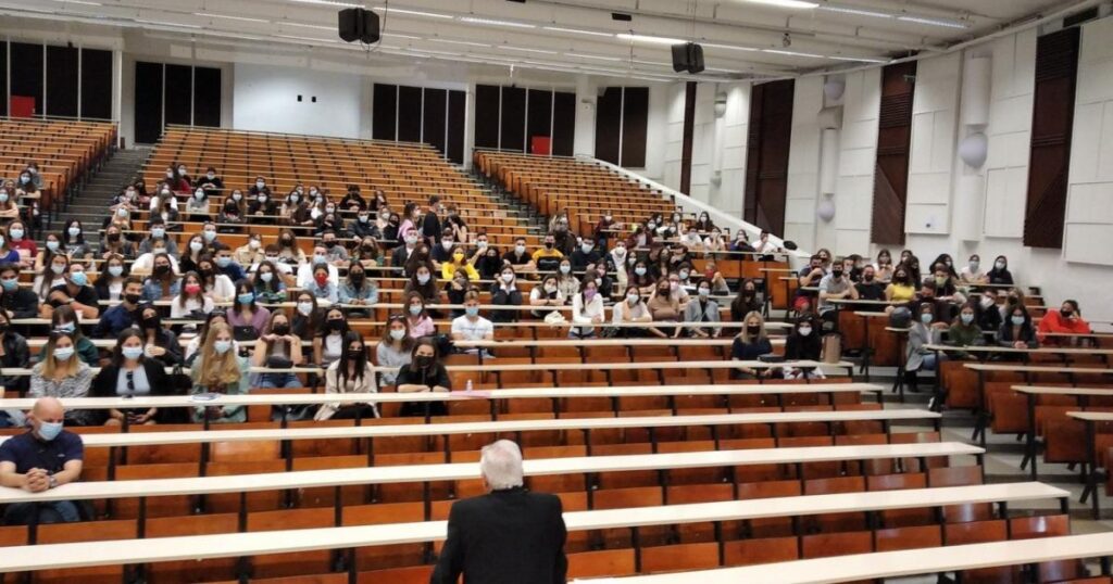 Drei Entlassungen der Universität: wegen sexueller Belästigung, Fälschung und Betrug