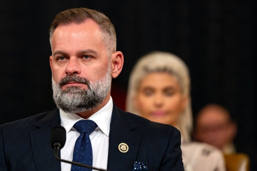 GOP Rep erhielt für seine Tapferkeit im Irak einen Bronze -Star. Diejenigen, die er angeblich gerettet hat, können sich nicht erinnern, dass er dort war.