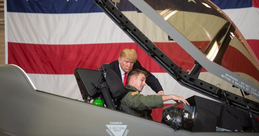 Trump scheint immer noch davon überzeugt zu sein, dass Stealth -Jets buchstäblich unsichtbar sind – Kommentare, die während Trumps West Point -Eröffnungsrede gemacht wurden, deuten darauf hin, dass POTUS diesen noch nicht herausgefunden hat. Trump scheint immer noch davon überzeugt zu sein, dass Stealth -Jets buchstäblich unsichtbar sind - Kommentare, die während Trumps West Point -Eröffnungsrede gemacht wurden, deuten darauf hin, dass POTUS diesen noch nicht herausgefunden hat.