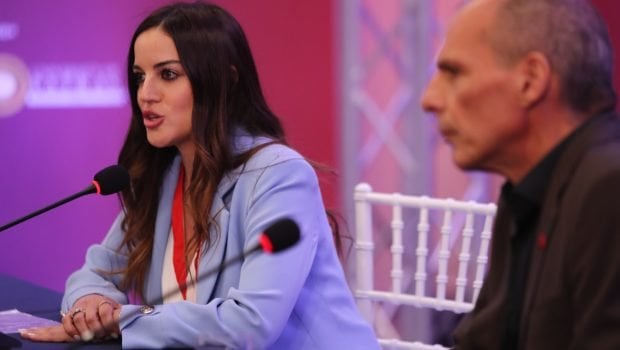 Zurück an die Regierung mit "journalistischen" Provia - von der Tzitzikostas -Nominierung, um Varoufakis anzugreifen [Κατατοπιστικο αρθρο για το βιογραφικο της δημοσιογραφου]