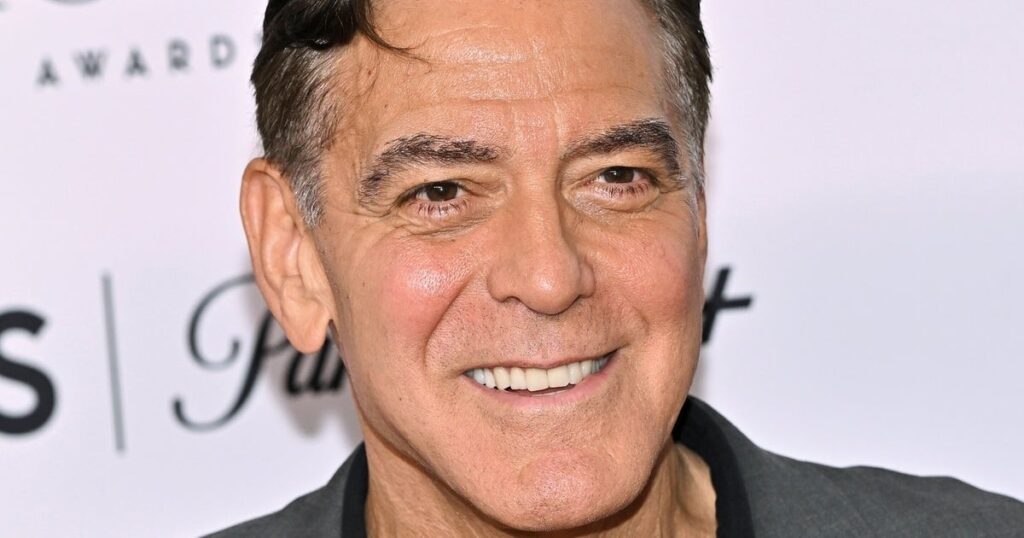 George Clooney umdreht Fox News Hinterhalt in viraler Spott