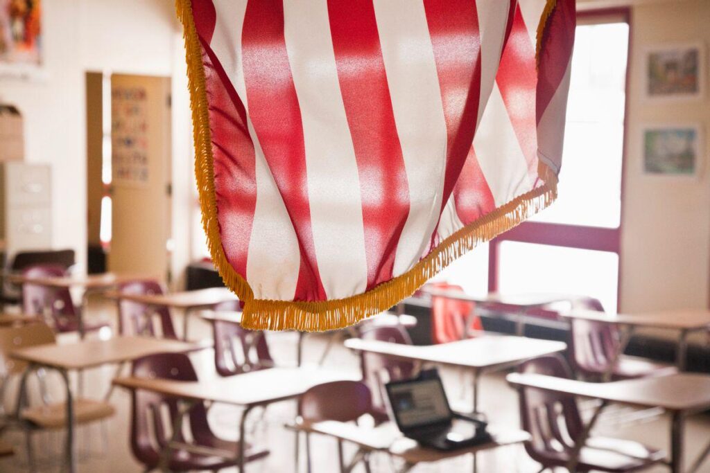 Oklahoma wird Highschool-Schüler als Tatsache für die Wahltheorien von 2020 unterrichten. Die neuen akademischen Standards fördern den US -Präsidenten Donald Trump und die unbegründeten Wahlerverschwörungstheorien seiner Verbündeten. Oklahoma wird Highschool-Schüler als Tatsache für die Wahltheorien von 2020 unterrichten. Die neuen akademischen Standards fördern den US -Präsidenten Donald Trump und die unbegründeten Wahlerverschwörungstheorien seiner Verbündeten.
