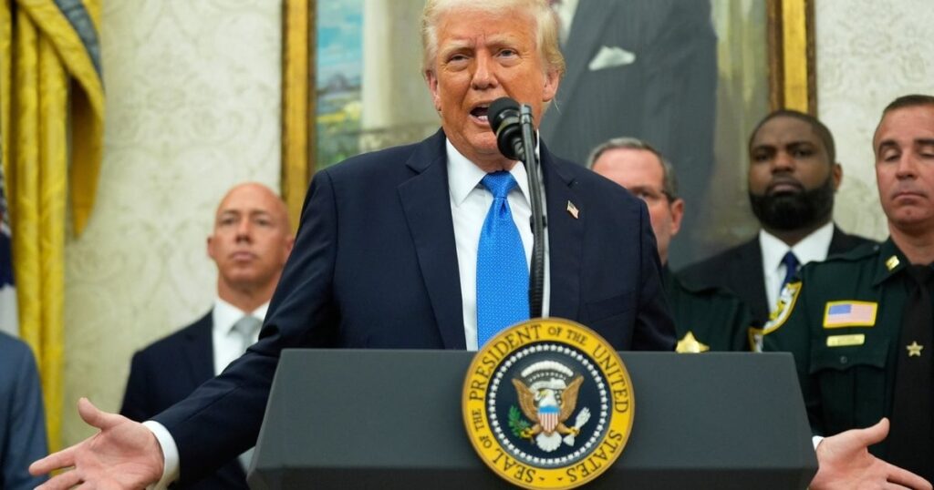 Trump geht das Drehbuch aus und sagt, was er wirklich über Bidens Krebsdiagnose denkt