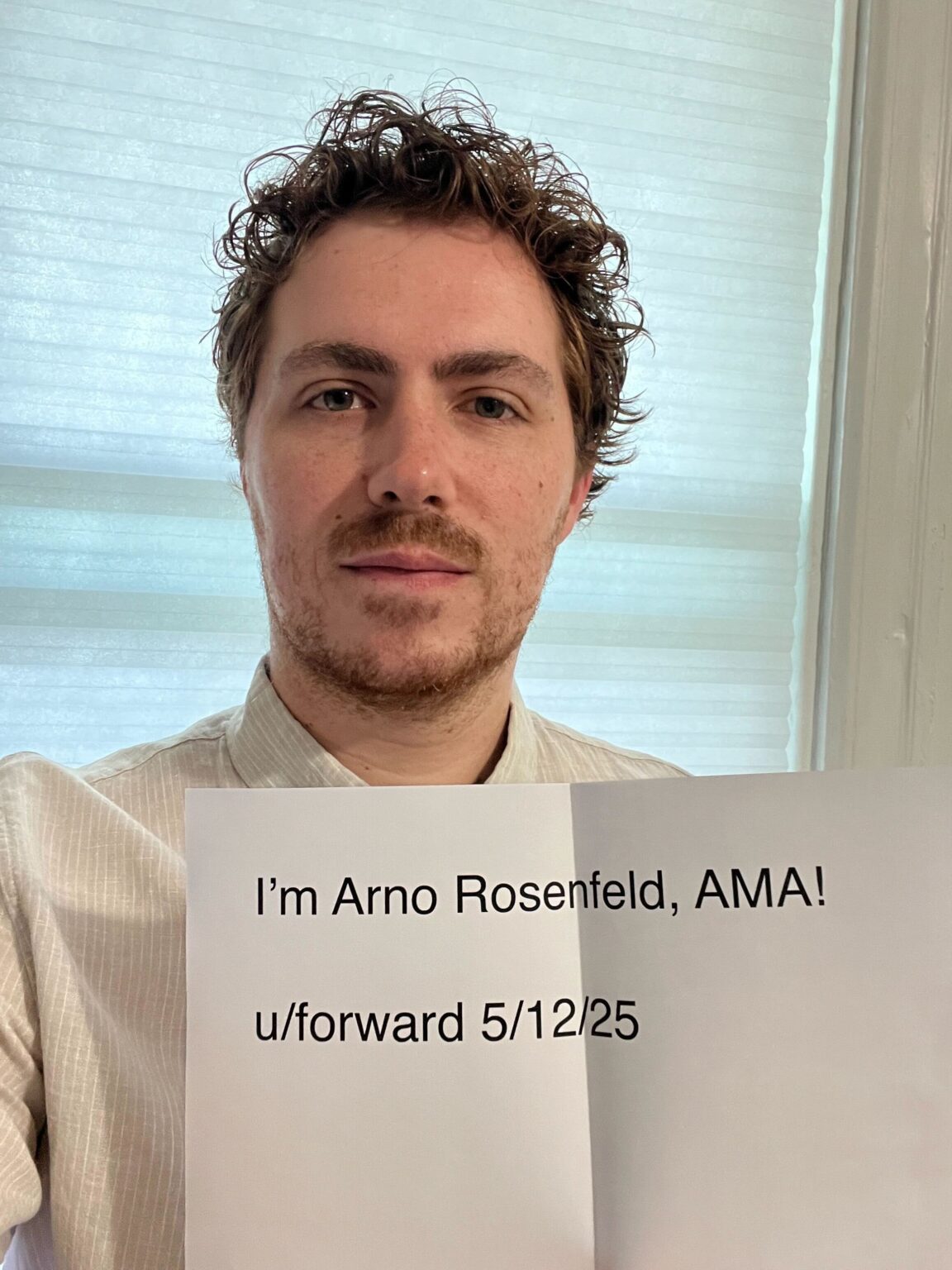 Ich bin Arno Rosenfeld, ich berichte von Antisemitismus und Israel für den Stürmer, die größte jüdische Zeitung des Landes, AMA! Ich bin Arno Rosenfeld, ich berichte von Antisemitismus und Israel für den Stürmer, die größte jüdische Zeitung des Landes, AMA!