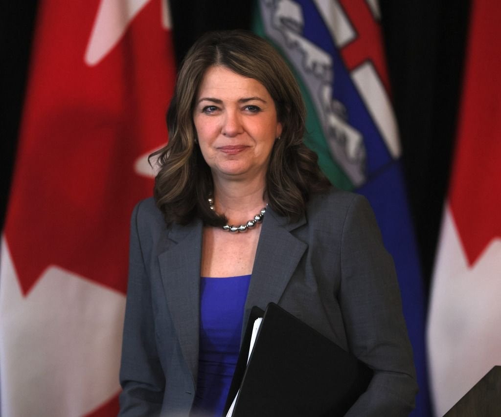 Premier Danielle Smith überholt das Kabinett von Alberta, nennt drei neue Minister
