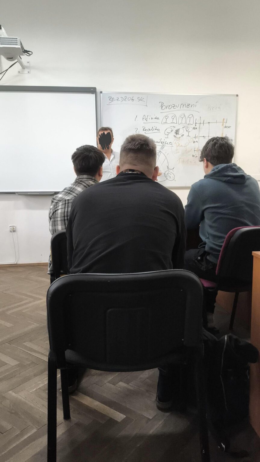 Gemeinnützige Organisation verbreitet unter dem Vorwand der Drogenprävention sektiererische Sprache in den Schulen Gemeinnützige Organisation verbreitet unter dem Vorwand der Drogenprävention sektiererische Sprache in den Schulen