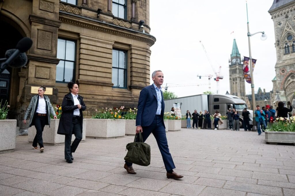 Carney kann nicht in der Lage, einen ständigen Stabschef zu finden, nachdem er hochkarätige Kandidaten umgab
