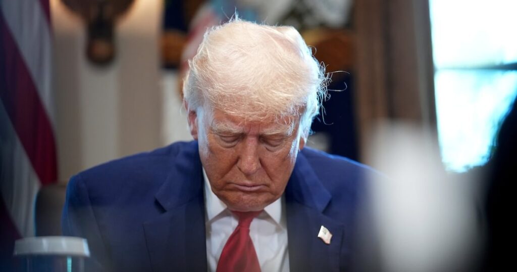 Richter am Obersten Gerichtshof erhält stehende Ovationen, weil er die Deckung abgebrochen hat, um Trump anzugreifen