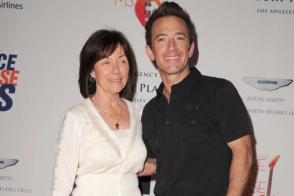Verheiratet ... mit Kindern Alum David Faustino wurde nüchtern, nachdem Mamas Tod ihn in einer Pfütze meiner eigenen Tränen zurückgelassen hatte.
