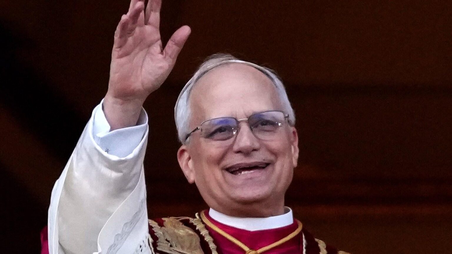 Maga schmilzt über den Anti-Trump-Social-Media gegen den Einwanderer des neuen Papstes.
