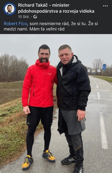 Der Chef ist herrisch für bestimmte Arten von Sport und Hobby, aber auf der Dämmerung ist es offensichtlich olympische Disziplin und Lajfstajl. Die Köpfe der Richtung, wenn Sie sich treffen, anstatt die Hände zu schütteln, küsst auf Ihren Lippen :)