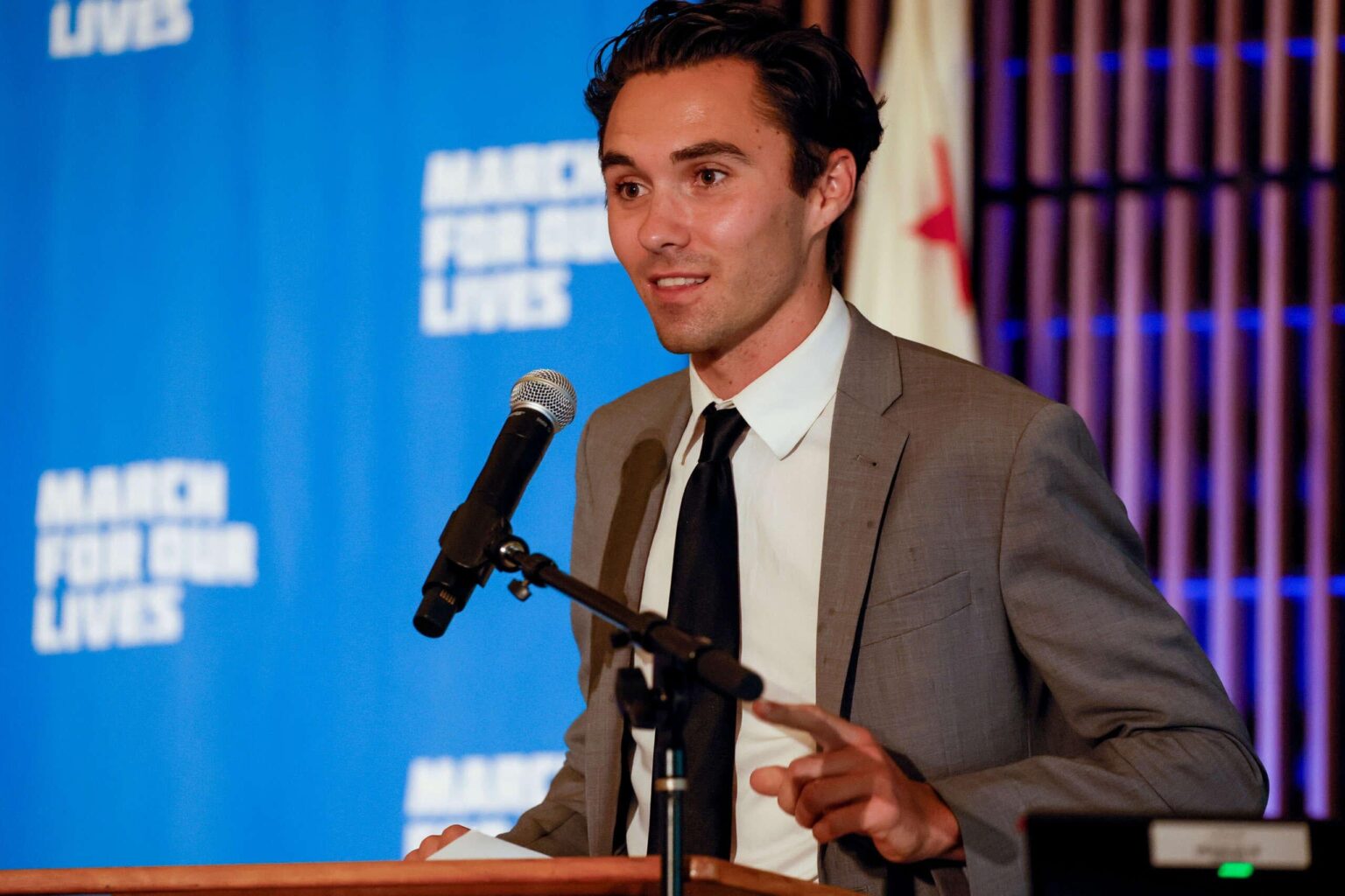 DNC bewegt sich, David Hogg zu verdrängen, nachdem er sagte
