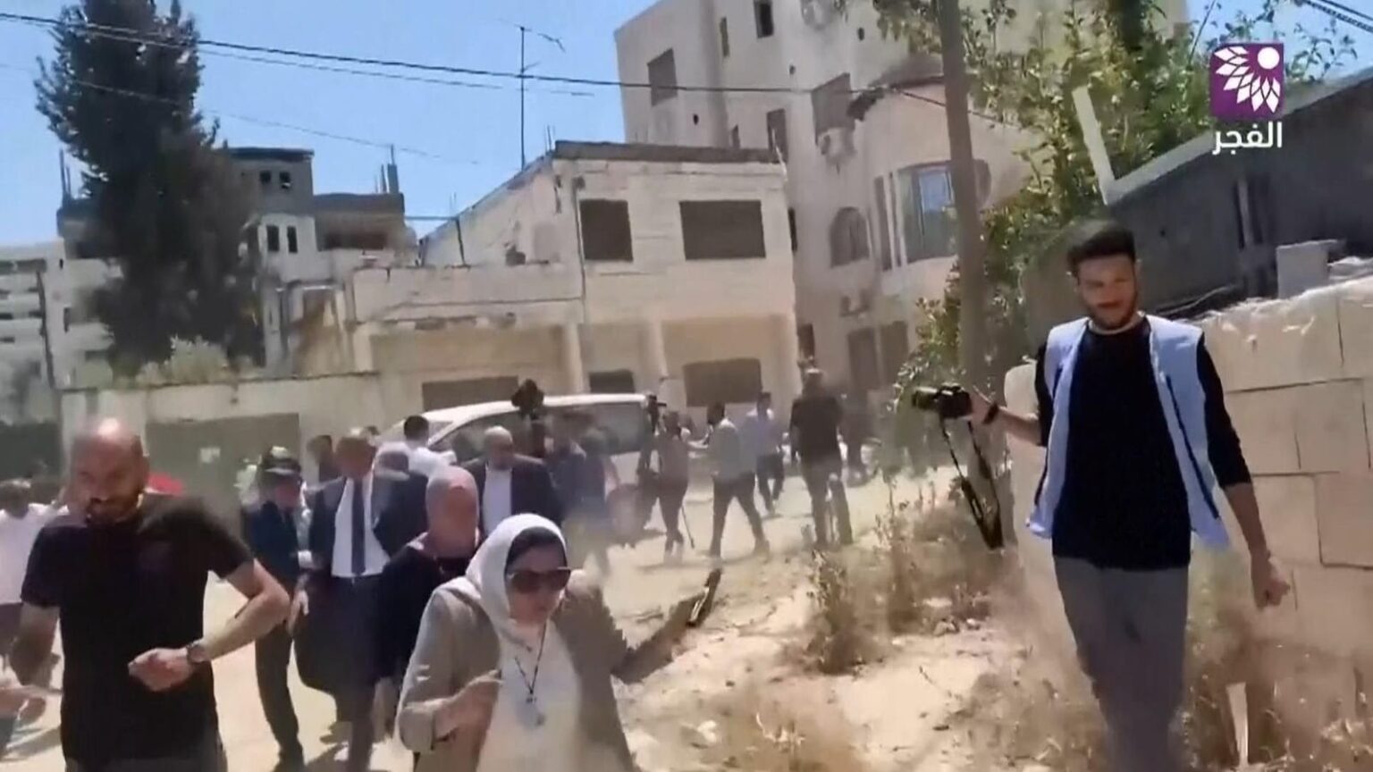 Großbritannien fordert Untersuchungen, nachdem IDF Warnschüsse abgefeuert hatte, als britische Diplomaten durch die Westbank reisten Großbritannien fordert Untersuchungen, nachdem IDF Warnschüsse abgefeuert hatte, als britische Diplomaten durch die Westbank reisten