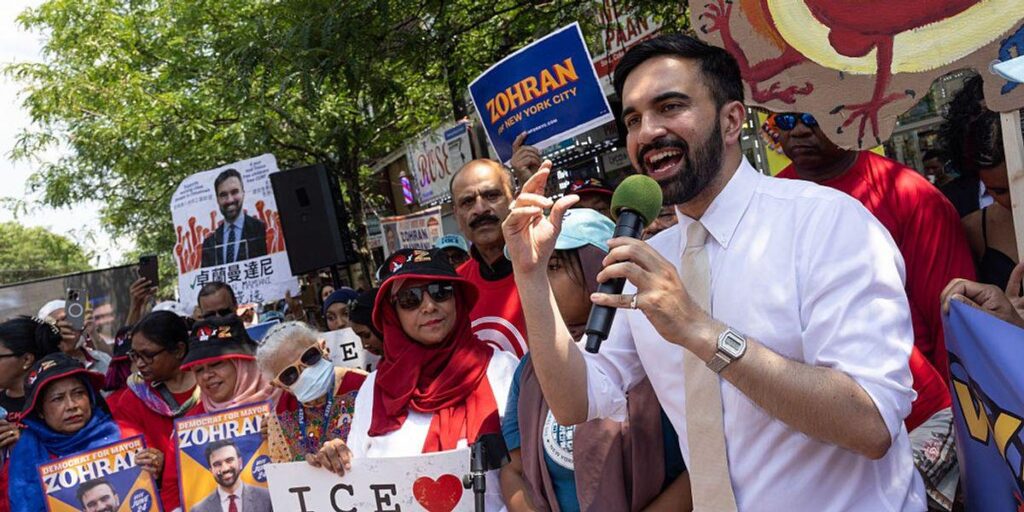 Trump schmilzt über die Bürgermeister der NYC -Bürgermeisterin und nennt Mamdani „100% kommunistische Wahnsinnige“: „Trump, der Mamdani angreift, ist zu diesem Zeitpunkt im Grunde eine Bestätigung“, sagte ein Nutzer für soziale Medien. Trump schmilzt über die Bürgermeister der NYC -Bürgermeisterin und nennt Mamdani "100% kommunistische Wahnsinnige": "Trump, der Mamdani angreift, ist zu diesem Zeitpunkt im Grunde eine Bestätigung", sagte ein Nutzer für soziale Medien.