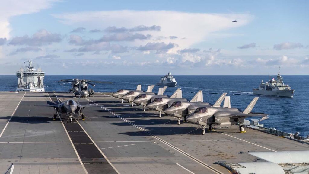 Die British Aircraft Carrier Strike Group betritt den Pazifik