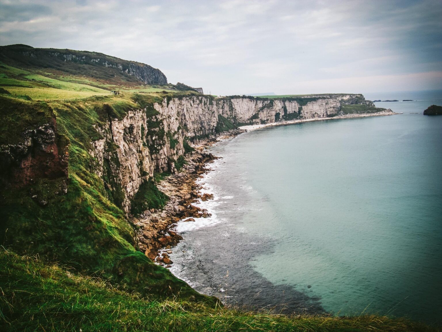 Eine Erinnerung an das Gehen der Klippen in Carrick-a-rede