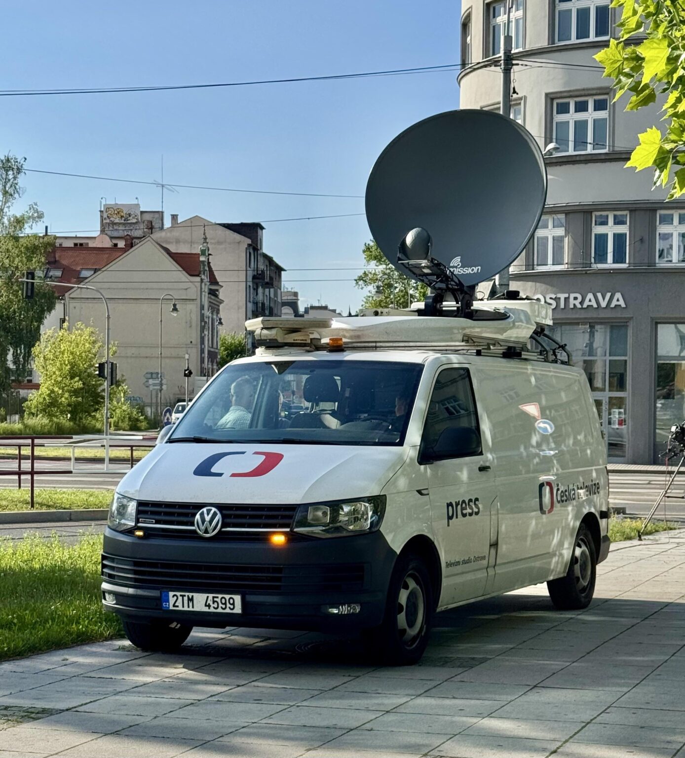Was ist der Satellitenempfänger im tschechischen Fernsehauto?