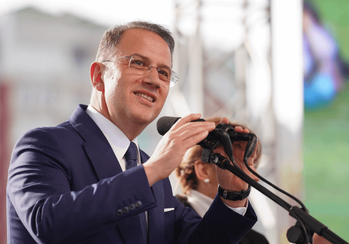 Der Bürgermeister von Gefangenen Beylikdüzü, Murat Çalık, wurde an das Krankenhaus überwiesen.