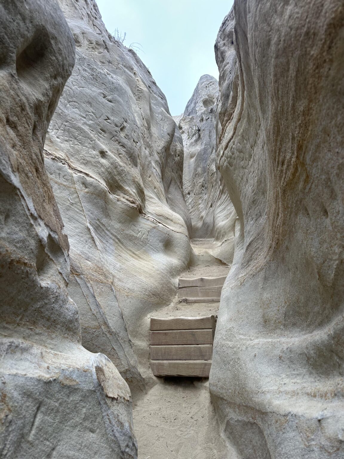 Wandern durch einen Canyon.