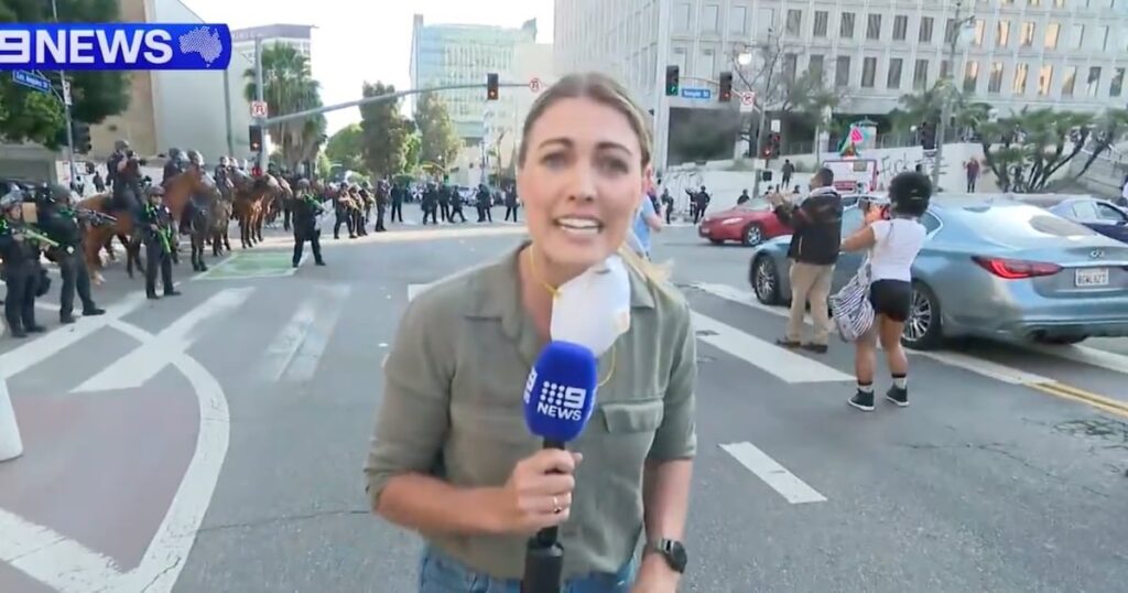 Schockierende Video zeigt Reporter, der von Gummi -Kugel in LA getroffen wurde