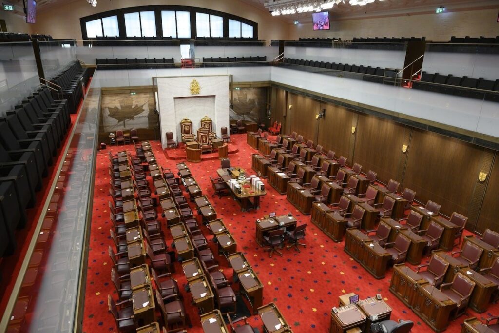 Der von Trudeau ernannte Senator David Richards schließt sich den Senatskonservativen an
