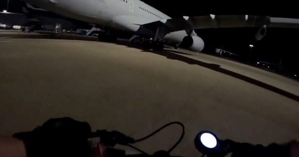 RAF BRIZE Norton -Flugzeuge beschädigt, als Aktivisten vor den Flügen in die Basis einbrechen