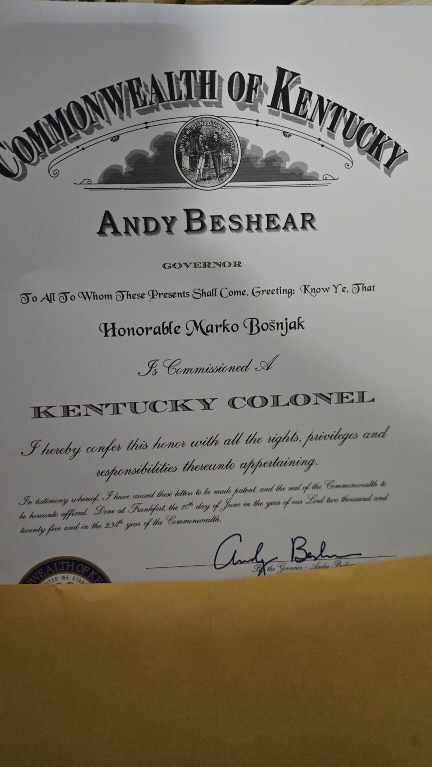 Als Witz habe ich Marko Bošnjak für den Ehrentitel von Kentucky Colonel nominiert ... weil er bei KFC gearbeitet hat. Kentucky gab ihm die Ehre. Was mache ich jetzt?