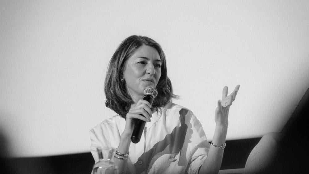 Sofia Coppola sagt, dass Filmgewalt "übertrieben" und "störend" ist, wenn "es so viel Waffengewalt in den USA gibt"