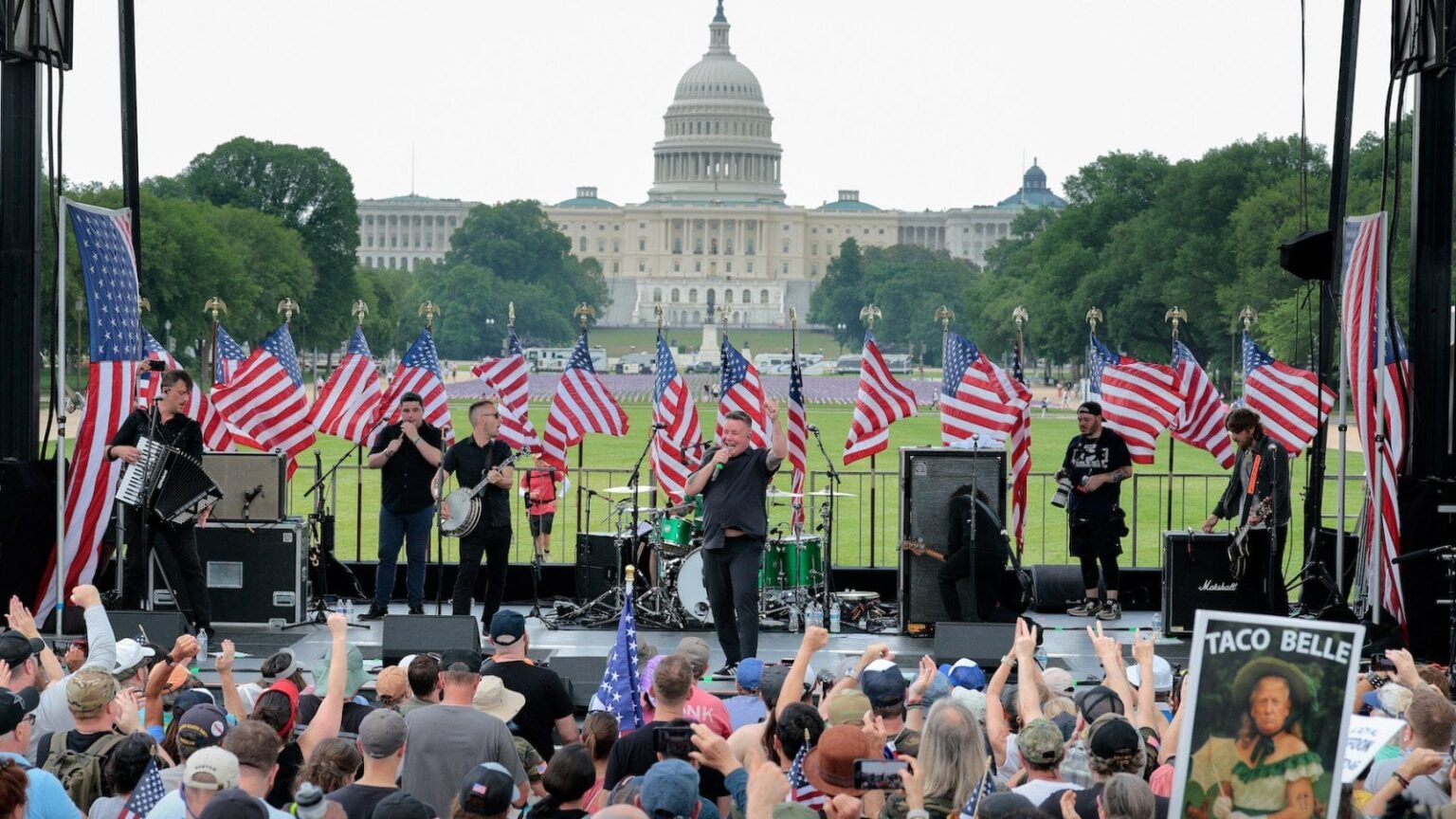 Dropkick Murphys und Veteranen versammeln sich gegen Trump, weil er die Tierärzte nicht respektiert hat
