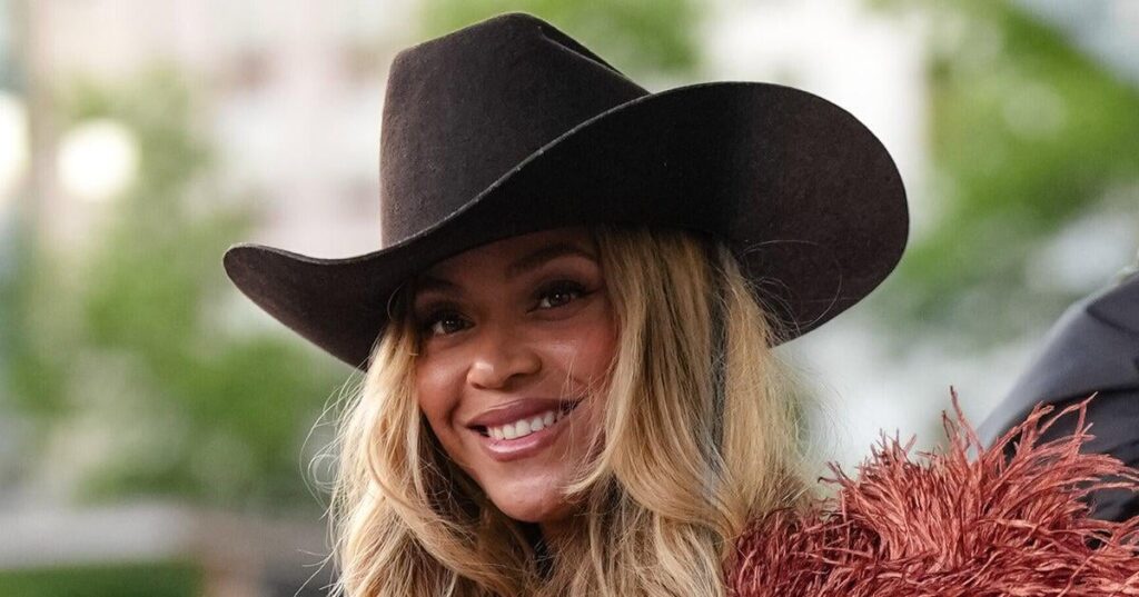Beyoncé bleibt während des Luftkonzerts in der Luft als felende Autosfehlfunktionen stecken