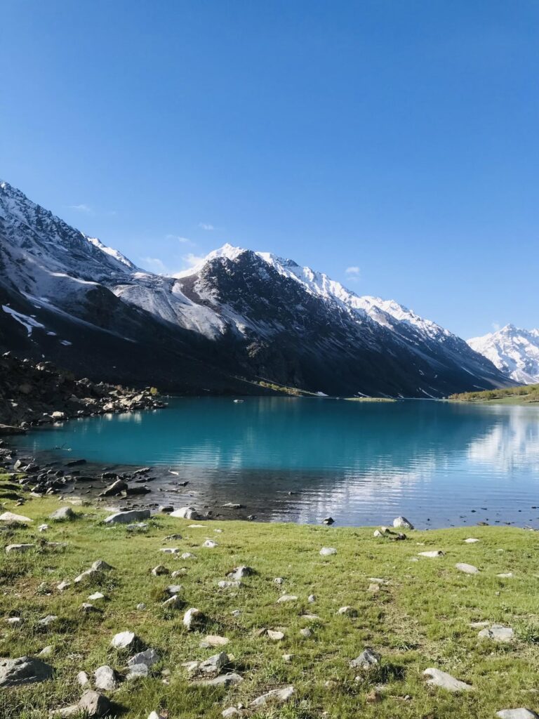 [OC] Khukush Lake, Gilgit, Pakistan 🇵🇰