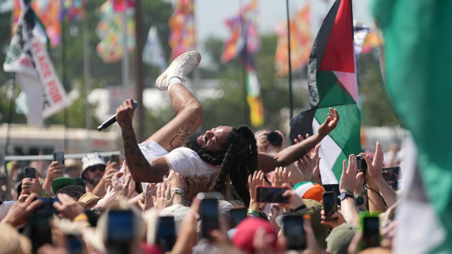 Fury als Glasto Crowd singt 'Tod für IDF' während Bob Vylan live auf BBC