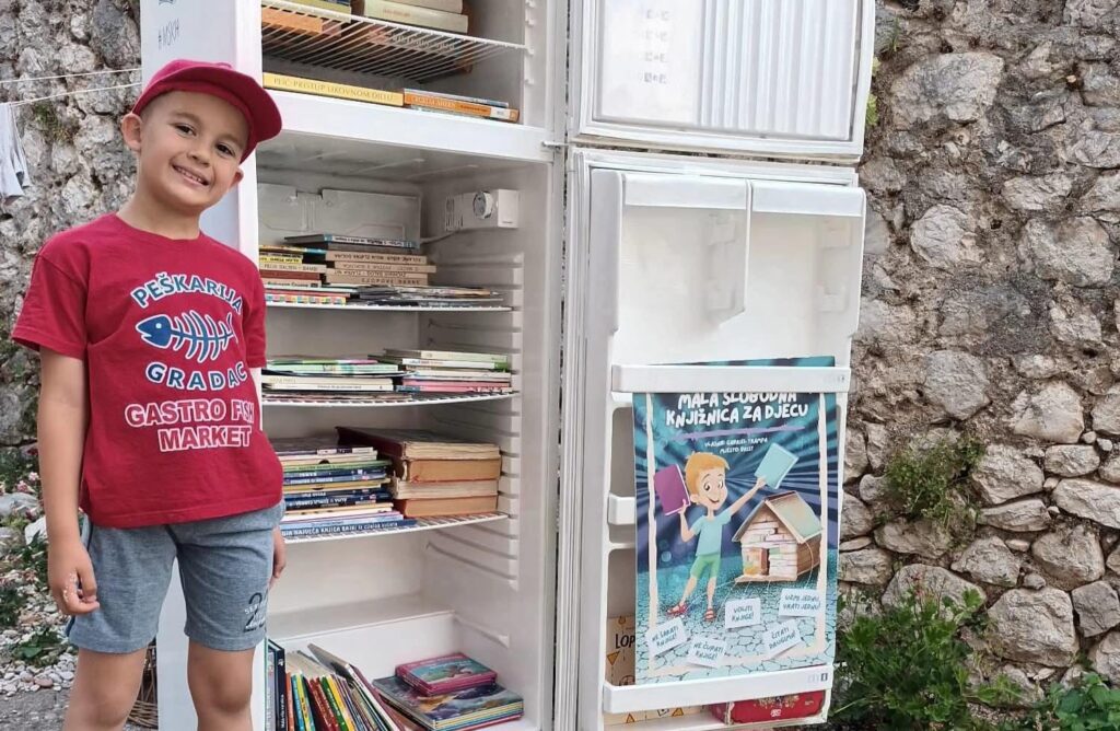 [Brist, Splitsko-dalmatinska županija] Der Sommer in Brist beginnt mit einem Buch - der offenen Gabriel -Bibliothek für Kinder - der offenen Gabriel -Bibliothek