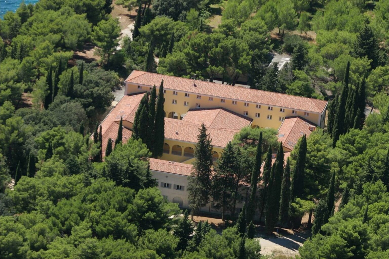 Zagreb Fax löst schließlich eine beliebte Studie in Split: Lehre in Titos Villa aus