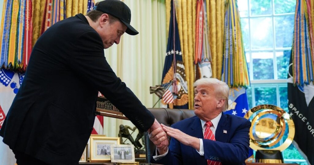 Der Demokrat fragt Trump, ob Elon Musk im Weißen Haus Drogen hat - „das amerikanische Volk verdient es zu wissen, ob Herr Musk unter dem Einfluss stand, während er eine„ Kettensäge “zu unserer Bundesregierung hatte, sagte Rep. Stephen Lynch in einem Brief an Trump.