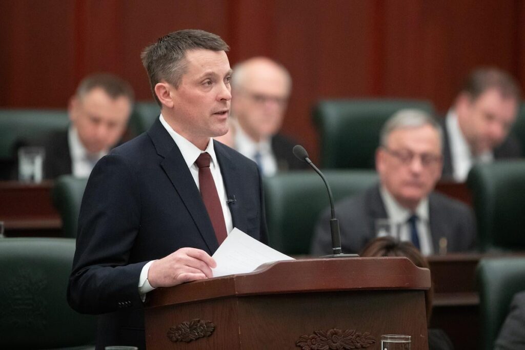 Alberta zeichnet unerwartete Überschüsse in Höhe von 8,3 Milliarden US-Dollar von Lizenzgebühren mit höheren Ressourcen auf