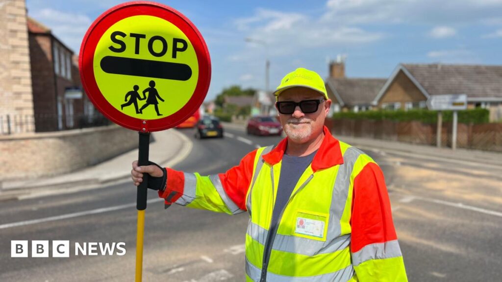 Howden Lollipop Mann, er solle aufhören, Kindern High -Fives - BBC News zu geben