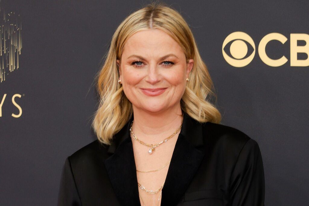 Amy Poehler blickt auf problematische SNL -Skizzen zurück: "Wir alle haben Menschen gespielt, die wir nicht haben sollten"