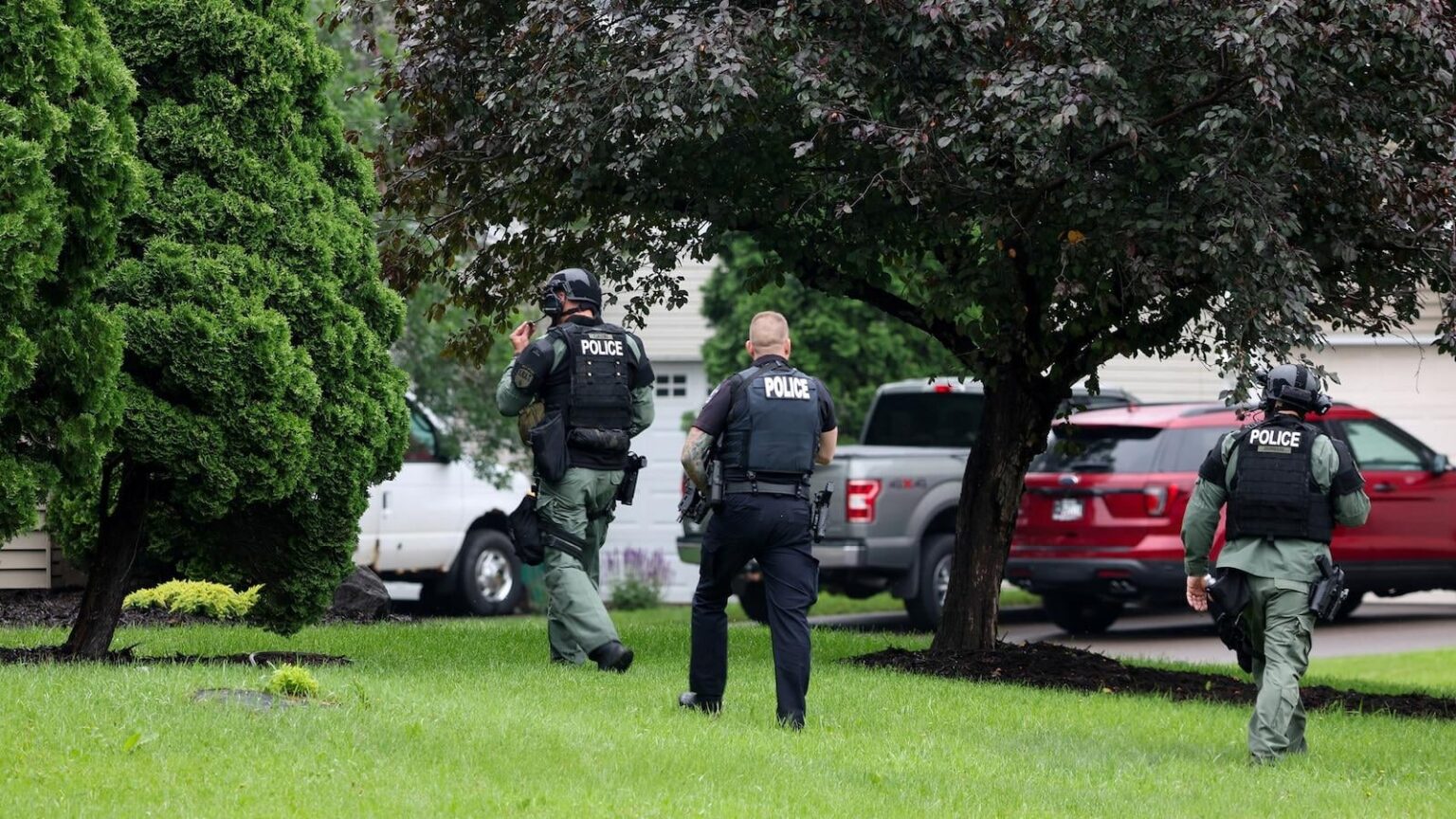 Gouverneur Walz, Rep. Omar unter Dutzenden von Minnesota -Demokraten auf der Liste der Gunman: Quellen