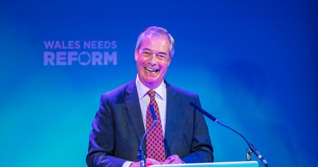 Nigel Farage schlägt nieder