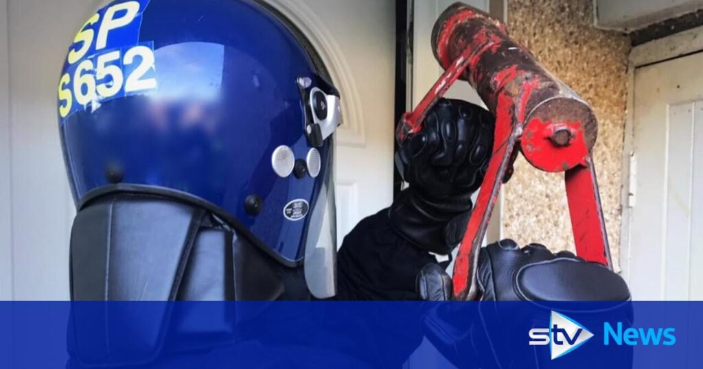 Teenager ist die 50. Person, die wegen laufender Bandenkrieg in ganz Schottland verhaftet wurde