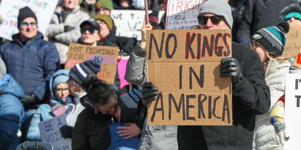 "Während wir protestieren, bauen wir Solidarität": Millionen erwartet von 2.000 Jahren "No Kings" -Kundgebungen landesweit landesweit