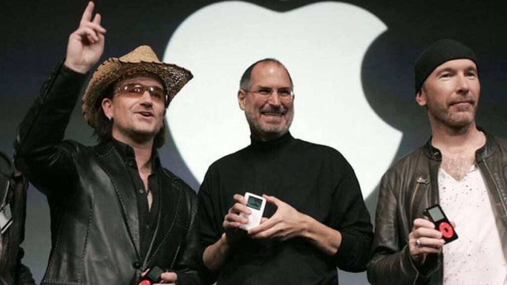 U2 bat Steve Jobs, sie in Apple -Aktien zu bezahlen - er überzeugte sie nicht nur, kostenlos zu arbeiten, sondern bat sie auch, einen Sonderausgabe -iPod zu bewerben