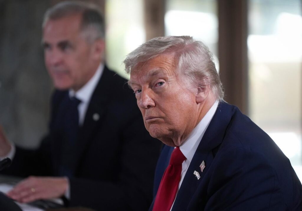 Trump scheint ein weiteres mentales Fummeln zu haben und Kritiker stürmen: „Er sollte in einer Einrichtung für betreutes Wohnen sein“ Trump scheint ein weiteres mentales Fummeln zu haben und Kritiker stürmen: "Er sollte in einer Einrichtung für betreutes Wohnen sein"