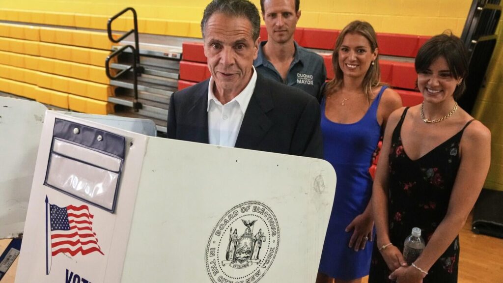 Andrew Cuomo räumt Zorran Mamamdani dem Demokratischen Bürgermeister der New Yorker Bürgermeister ein Andrew Cuomo räumt Zorran Mamamdani dem Demokratischen Bürgermeister der New Yorker Bürgermeister ein