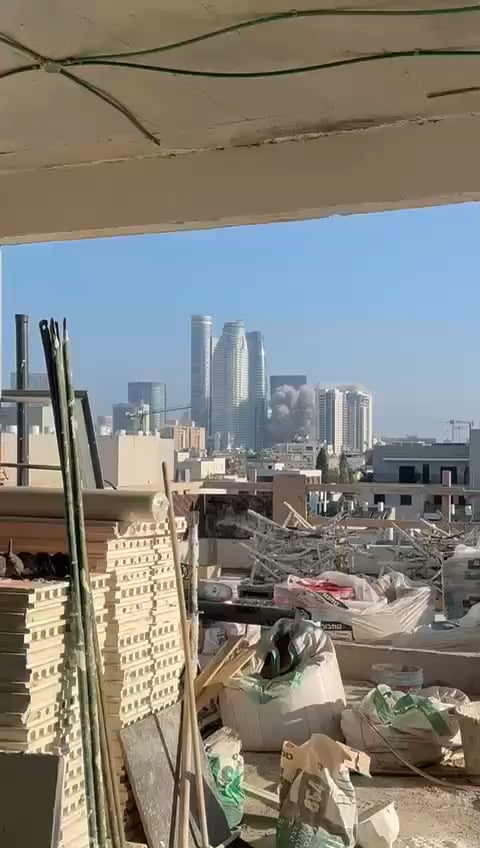 Ballistische Rakete, die sich auf Ramat Gan, Israel auswirkt (19.6.2025)