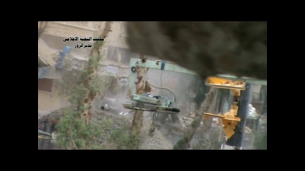 Mindestens ein Crewman -Kaution nach einem Opposition -RPG -Angriff auf einen syrischen Armee -Panzer - Deir Ez -Zor - 22.10.2012