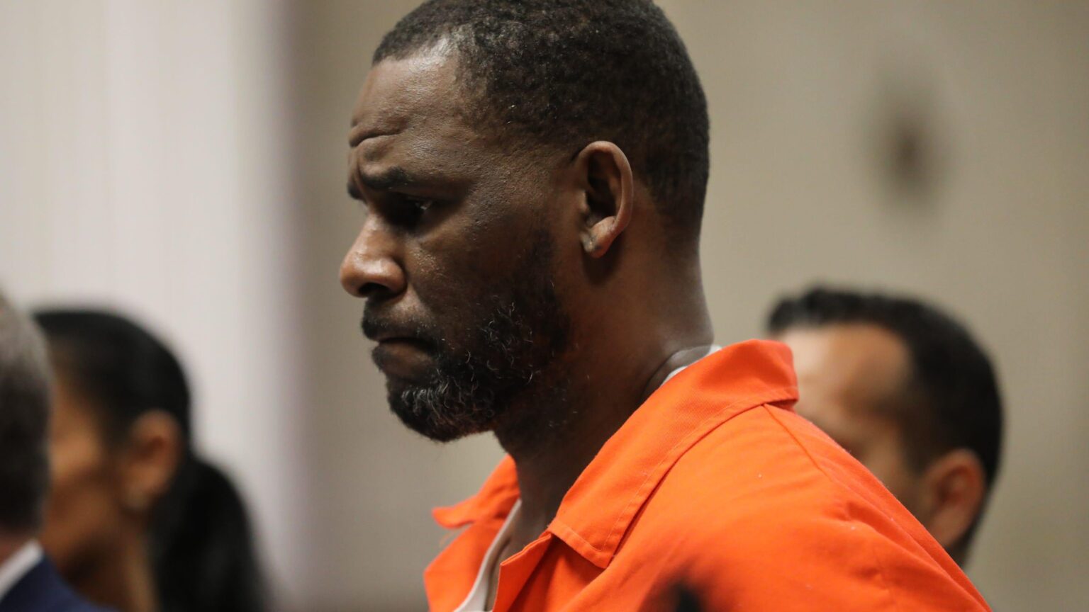 R. Kelly hat nach einer Überdosis des Gefängnisses ins Krankenhaus eingeliefert, sagen Anwälte, sagen Anwälte