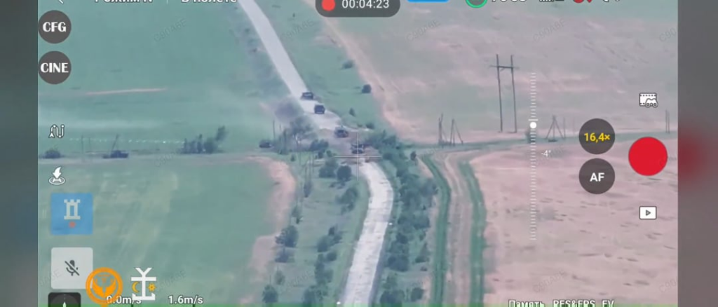 Die russische mechanisierte Säule, die von der ukrainischen "Sky Fury" -Einheit der 54. mechanisierten Brigade gestoppt wurde. Höchstwahrscheinlich Siversk -Richtung. Juni 2025 [Published 22.06.2025]